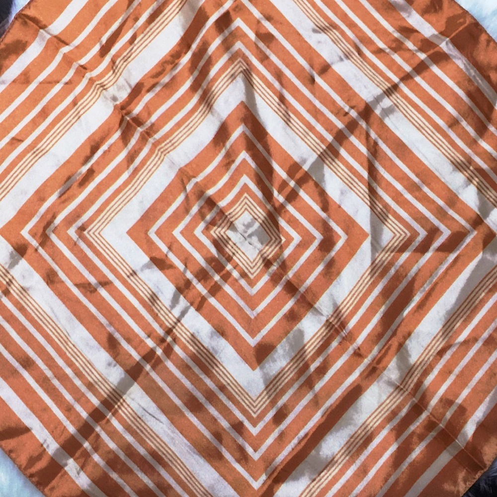 Made in Italy🇮🇹,💯%Acetate Berkshire Geo🔲Scarf - Picture 1 of 8